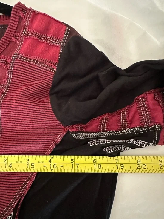 Parsley & Sage Tunic Top Size Medium Black and Burgundy Asymmetrical Hem - Picture 6 of 7